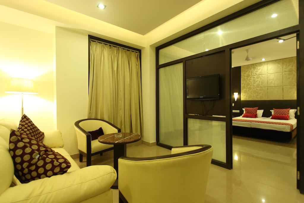 Hotel Surya Plaza Кота Экстерьер фото